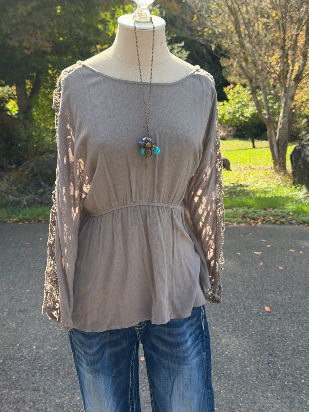 BKE Taupe Lace-Sleeve Peasant Blouse 🤎🍂